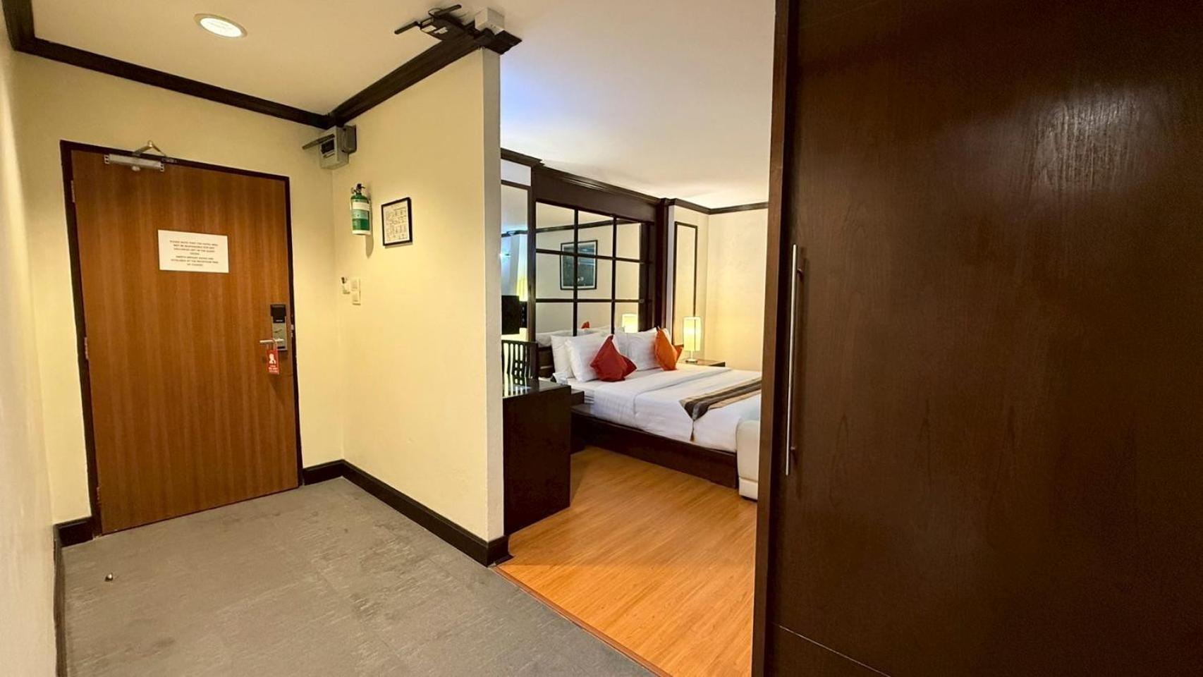 Grand Business Inn Bangkok Bagian luar foto