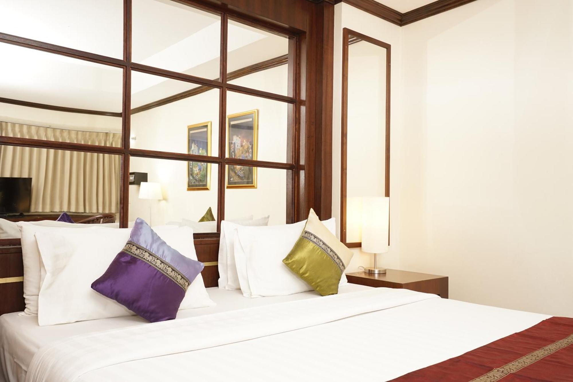 Grand Business Inn Bangkok Bagian luar foto