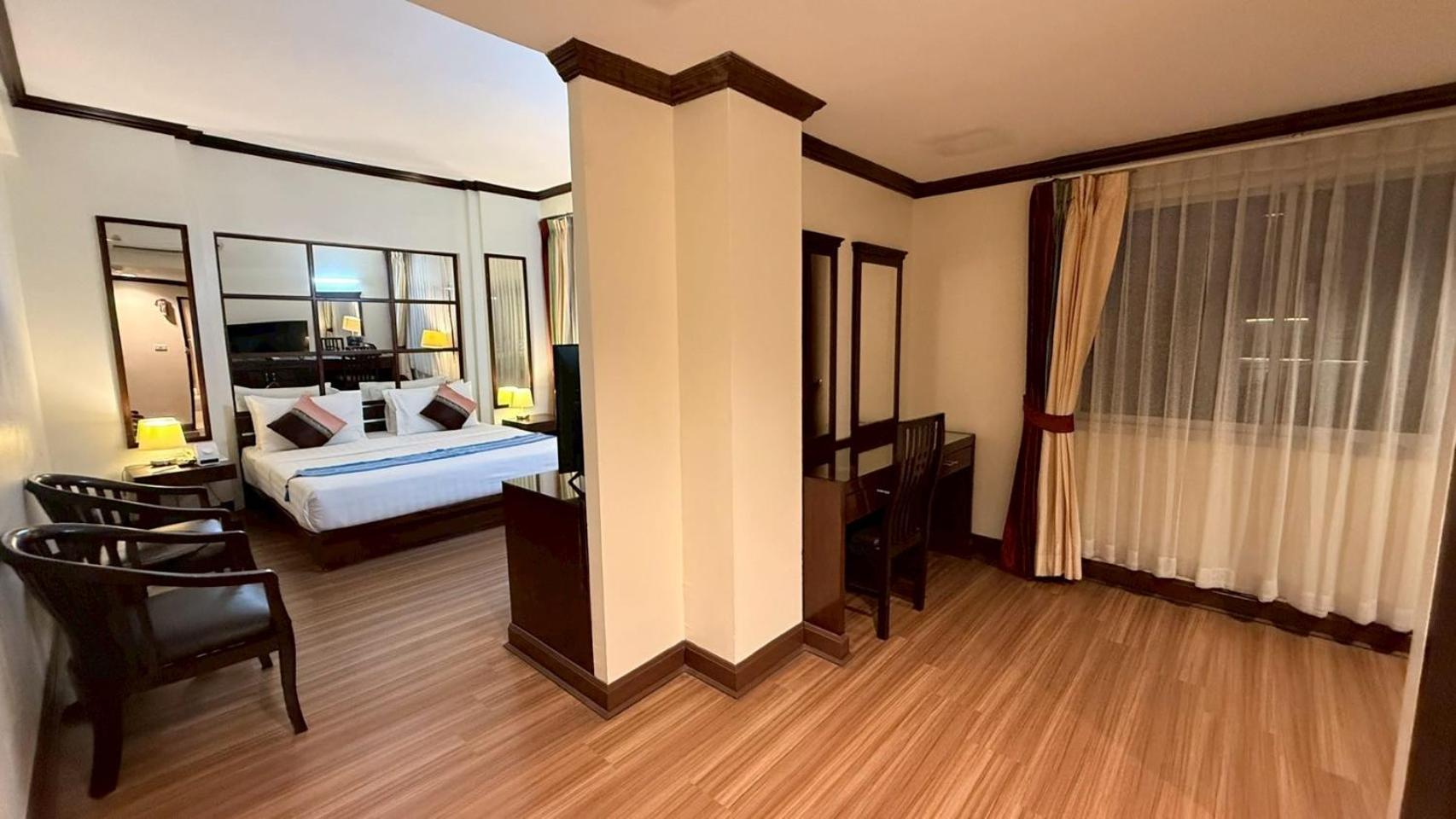 Grand Business Inn Bangkok Bagian luar foto